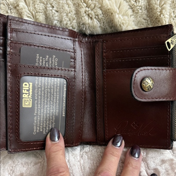 NWTS! Patricia Nash Blue and Gold Chiara Greek Map Print Wallet - Picture 4 of 12